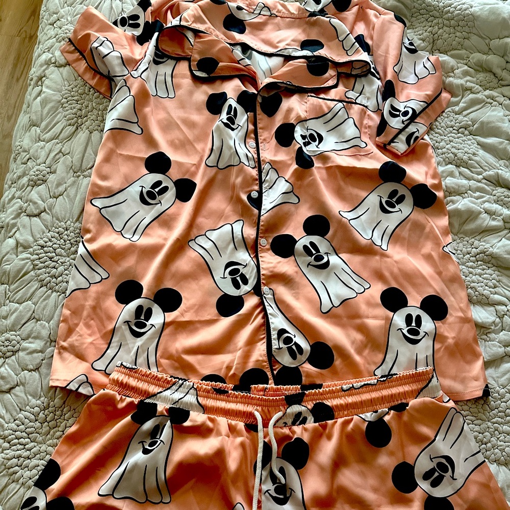 Disney’s Mickey Mouse Ghost Silky Pajamas (Size 2XL)